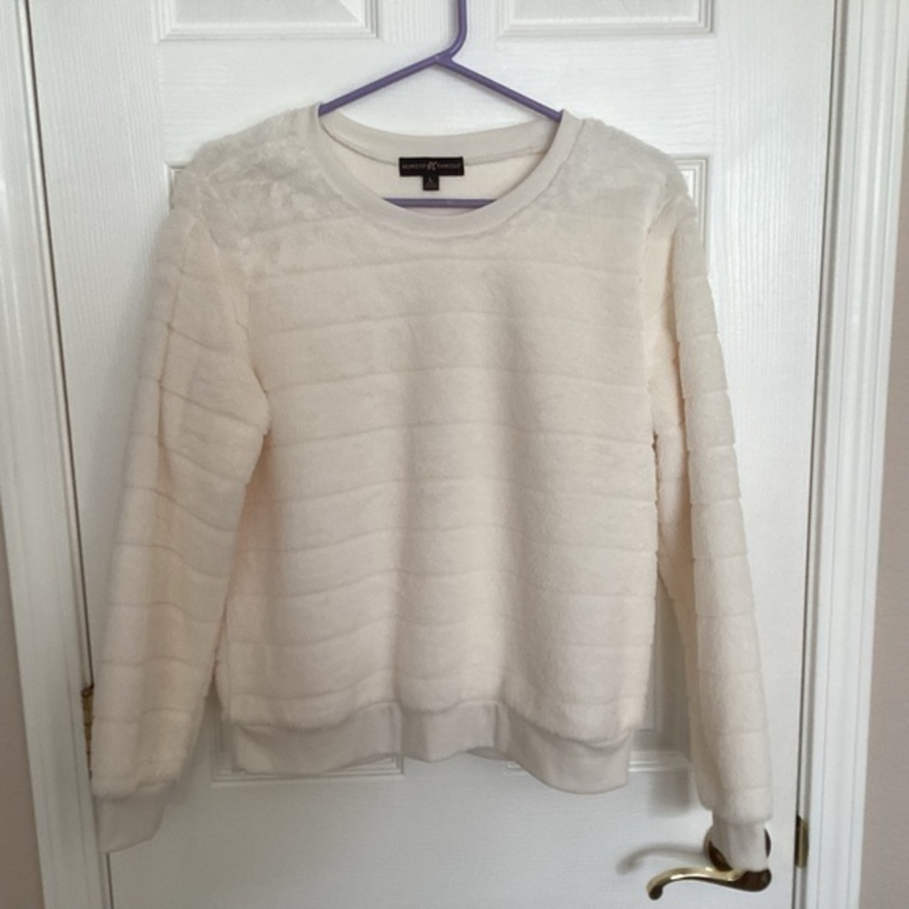 NWOT..Furry Women’s  Size Large Top